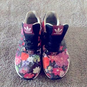 Floral size 6 kid shoes and very comfortable